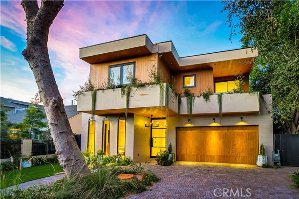 13221 Hesby, Sherman Oaks, CA 91423