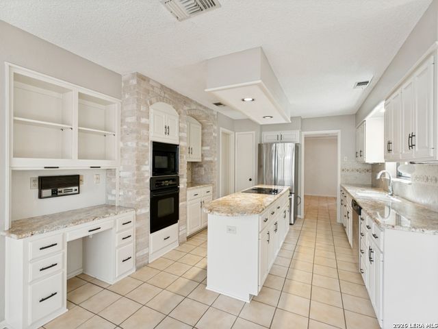 3451 HUNTERS RUN ST, San Antonio, TX 78230