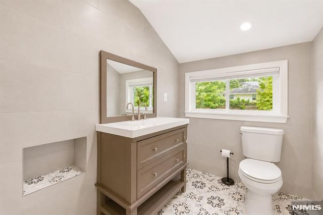 111 E Prospect Street, Waldwick, NJ 07463