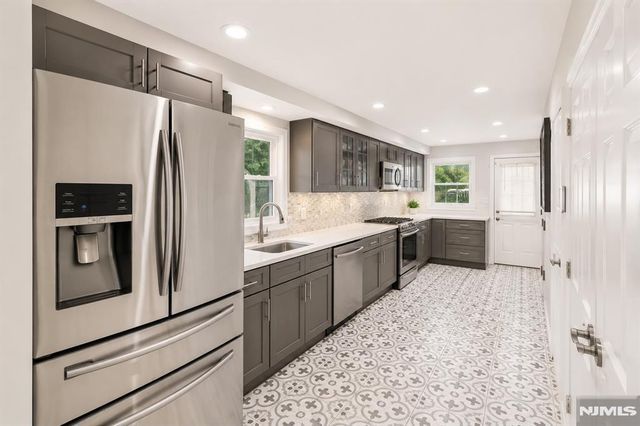 111 E Prospect Street, Waldwick, NJ 07463