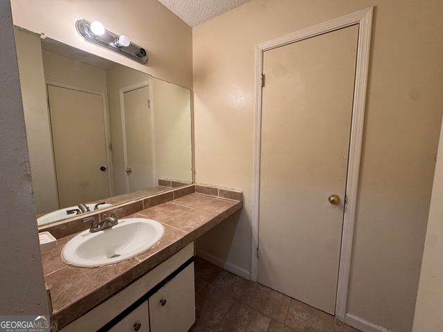 5140 High Point 21, Union City, GA 30291
