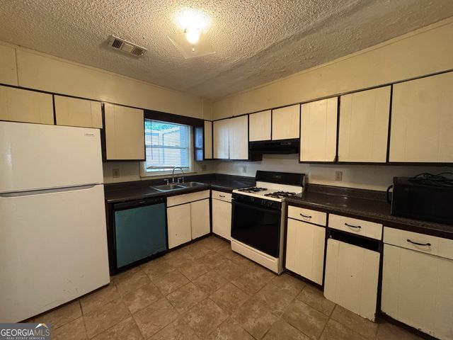5140 High Point 21, Union City, GA 30291