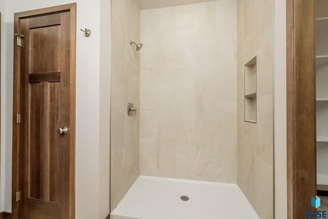 2409 E Tinley St Street, Brandon, SD 57005