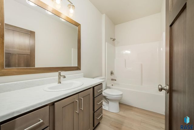 2409 E Tinley St Street, Brandon, SD 57005