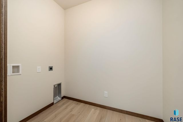 2409 E Tinley St Street, Brandon, SD 57005