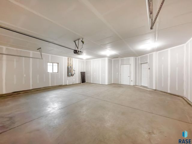 2409 E Tinley St Street, Brandon, SD 57005