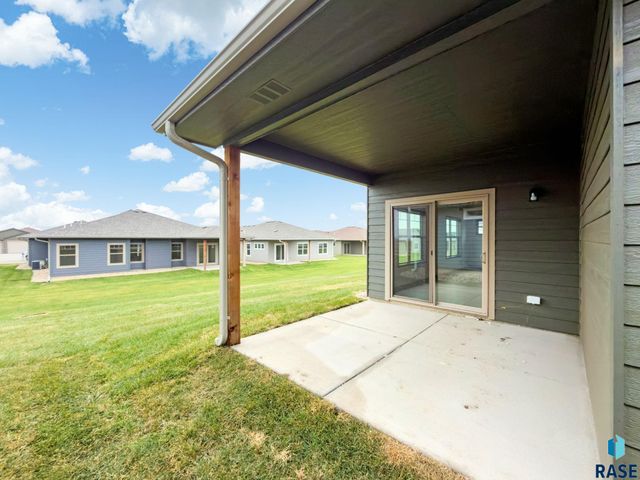 2409 E Tinley St Street, Brandon, SD 57005