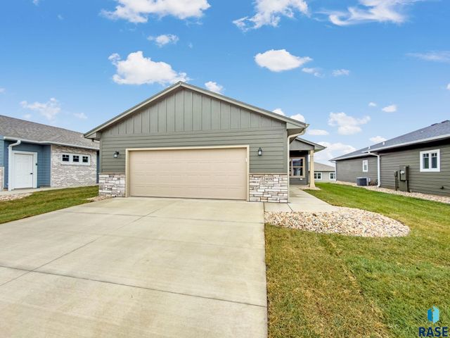 2409 E Tinley St Street, Brandon, SD 57005