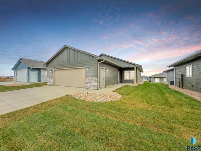 2409 E Tinley St Street, Brandon, SD 57005