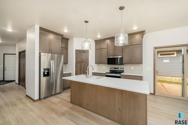 2409 E Tinley St Street, Brandon, SD 57005