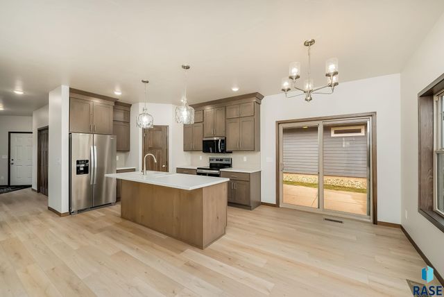 2409 E Tinley St Street, Brandon, SD 57005