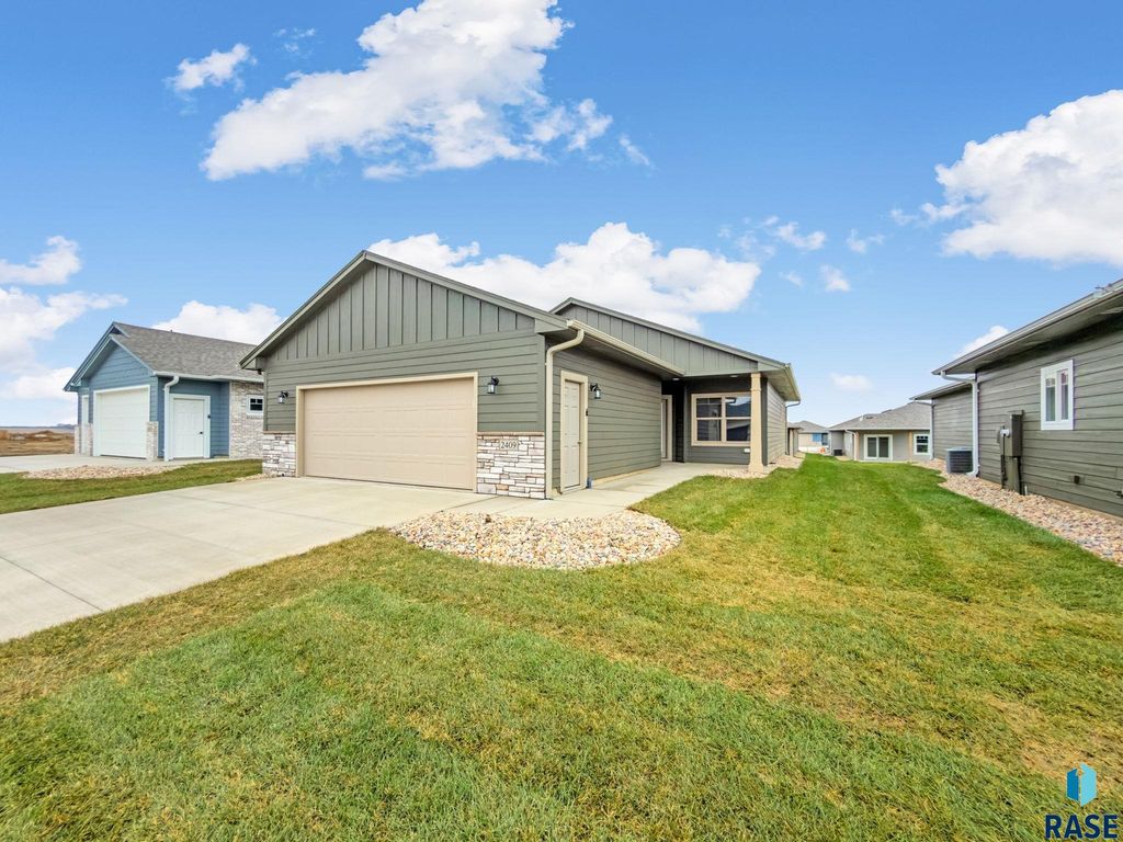 2409 E Tinley St Street, Brandon, SD 57005