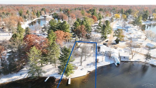 2427 Courtney Drive, Harrison, MI 48625