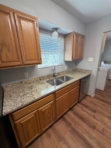 318 NE Michael Drive, Burleson, TX 76028