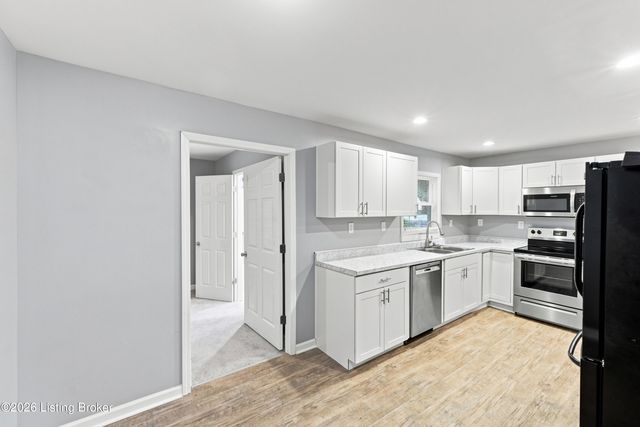 2413 Elmore St, Louisville, KY 40216