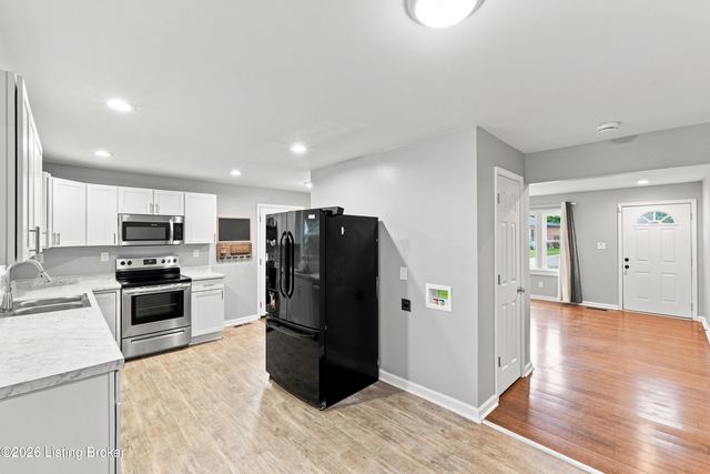 2413 Elmore St, Louisville, KY 40216