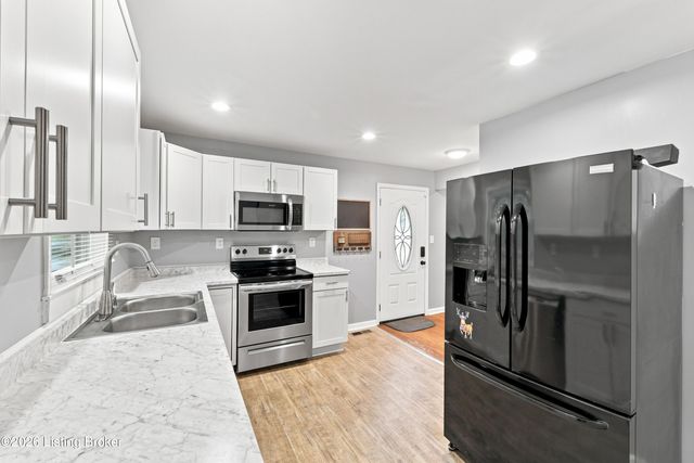 2413 Elmore St, Louisville, KY 40216