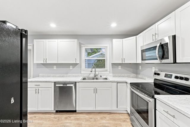 2413 Elmore St, Louisville, KY 40216