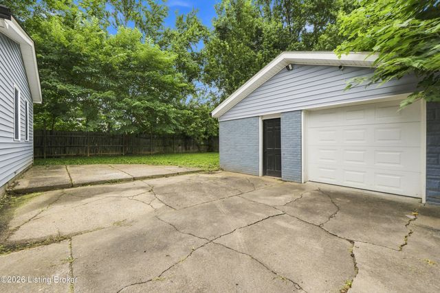 2413 Elmore St, Louisville, KY 40216