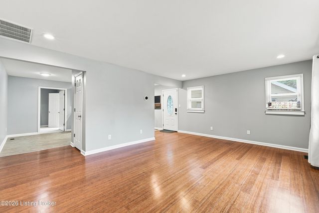 2413 Elmore St, Louisville, KY 40216