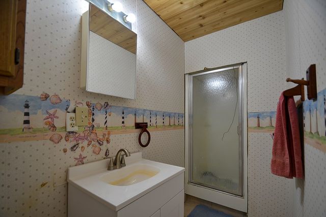 270 Sanders Rd, Center Point, TX 78010