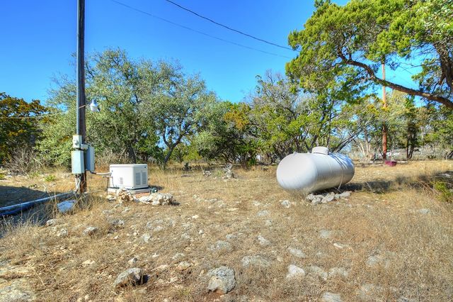 270 Sanders Rd, Center Point, TX 78010