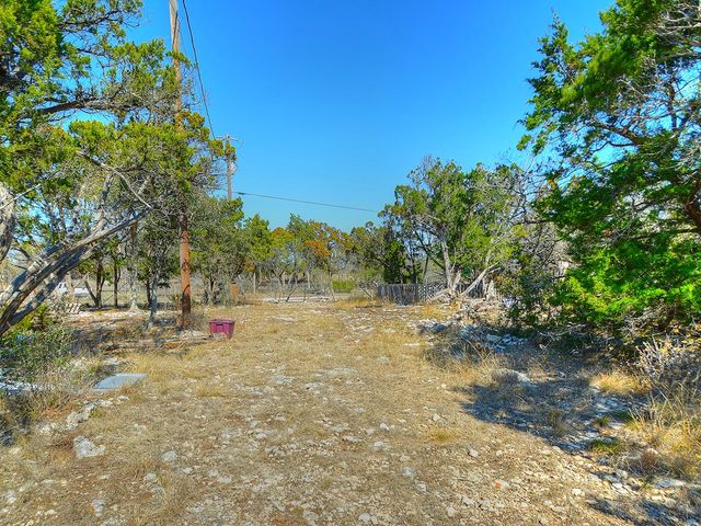 270 Sanders Rd, Center Point, TX 78010