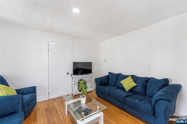 100 Washington Place, Teaneck, NJ 07666