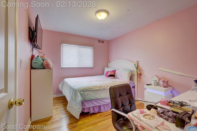 23530 Beverly Street, Oak Park, MI 48237