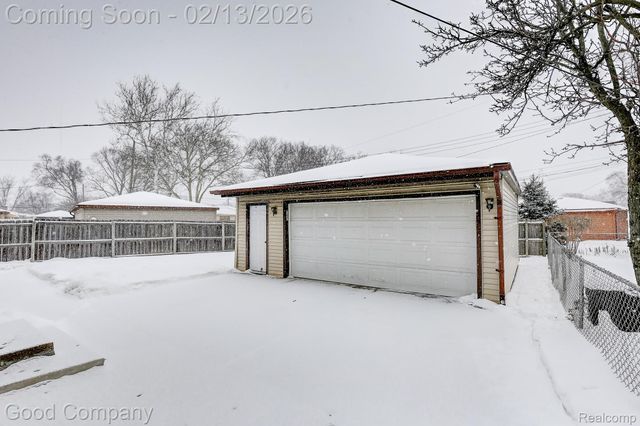 23530 Beverly Street, Oak Park, MI 48237