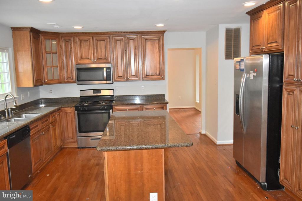 Image 3 of property listing at 10409 BLACKSTONE AVE, Cheltenham, MD 20623