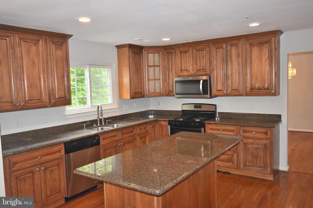 Image 4 of property listing at 10409 BLACKSTONE AVE, Cheltenham, MD 20623