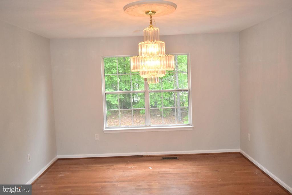 Image 8 of property listing at 10409 BLACKSTONE AVE, Cheltenham, MD 20623