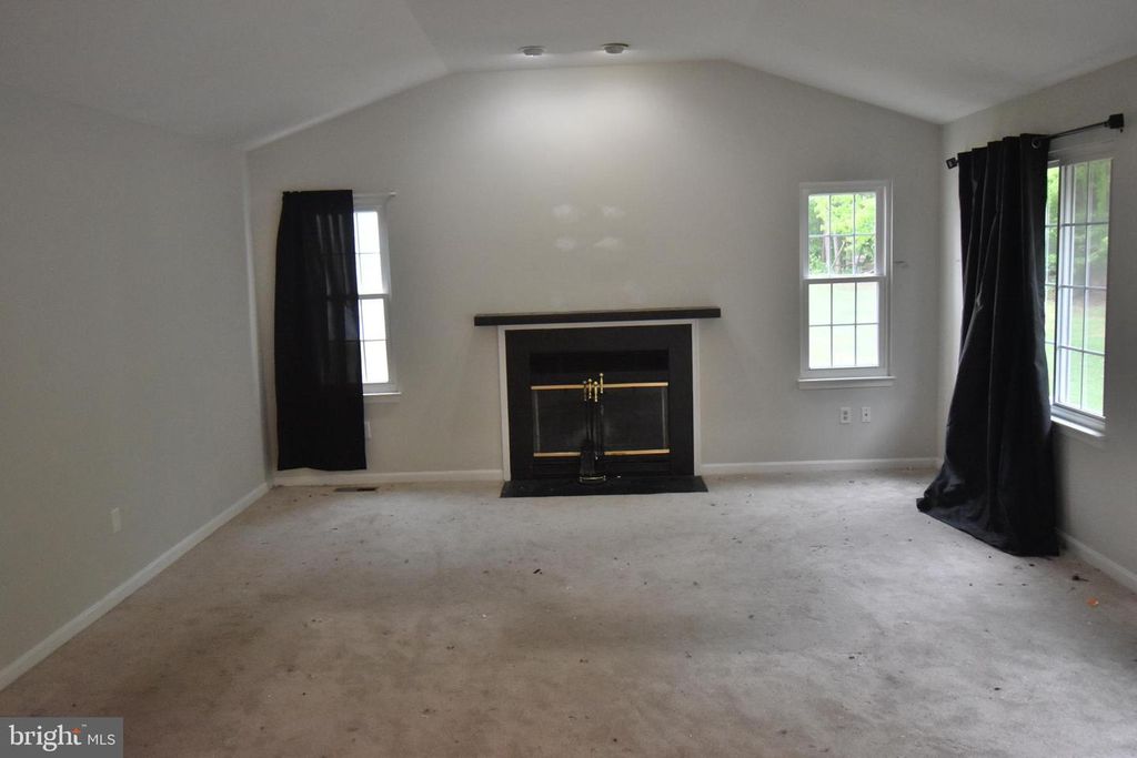 Image 9 of property listing at 10409 BLACKSTONE AVE, Cheltenham, MD 20623