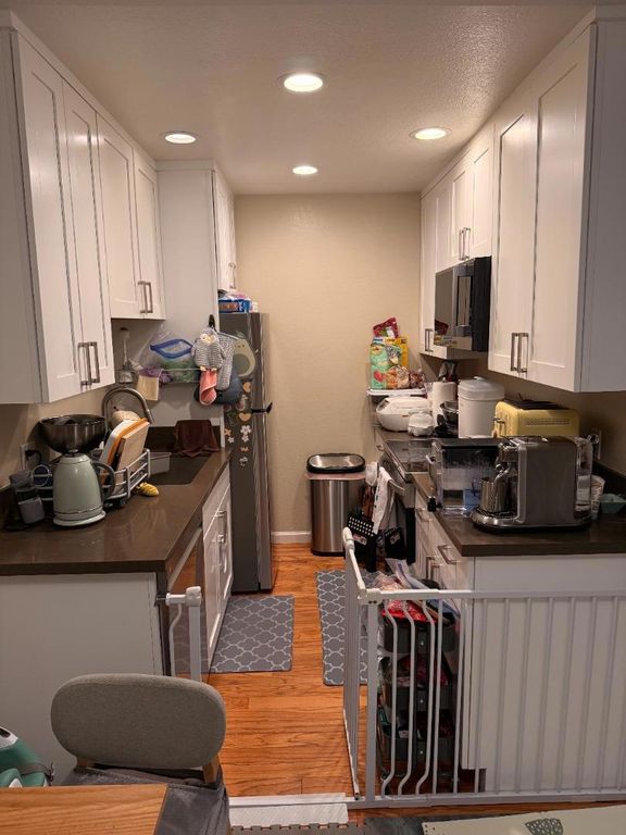 Image 14 of property listing at 419 Piccadilly Place 3, San Bruno, CA 94066