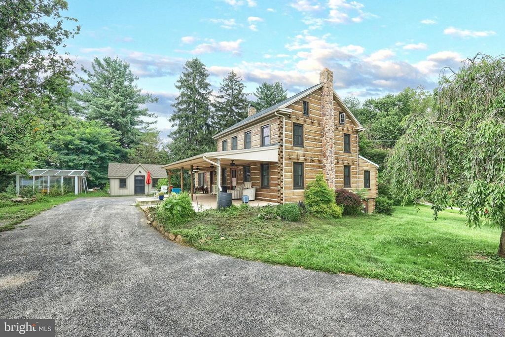 7455 HILLSIDE DR, Spring Grove, PA 17362