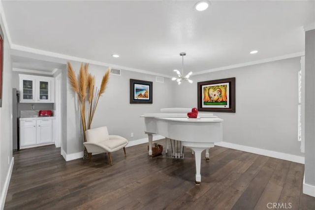 879 Derby, Corona, CA 92882