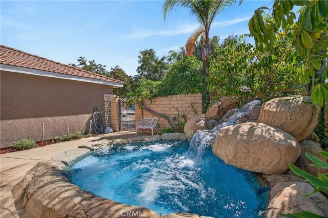 879 Derby, Corona, CA 92882