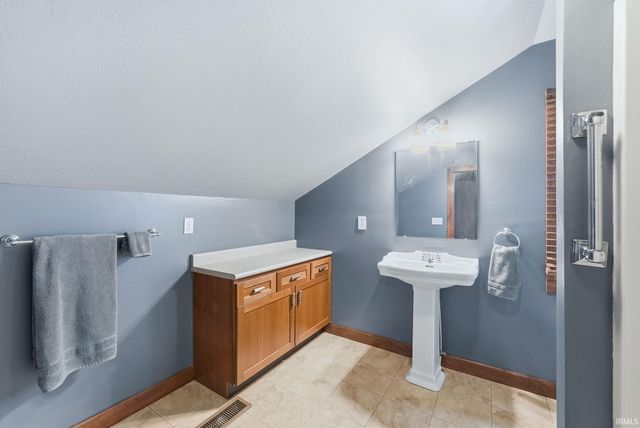 1220 W Wayne Street, Fort Wayne, IN 46802