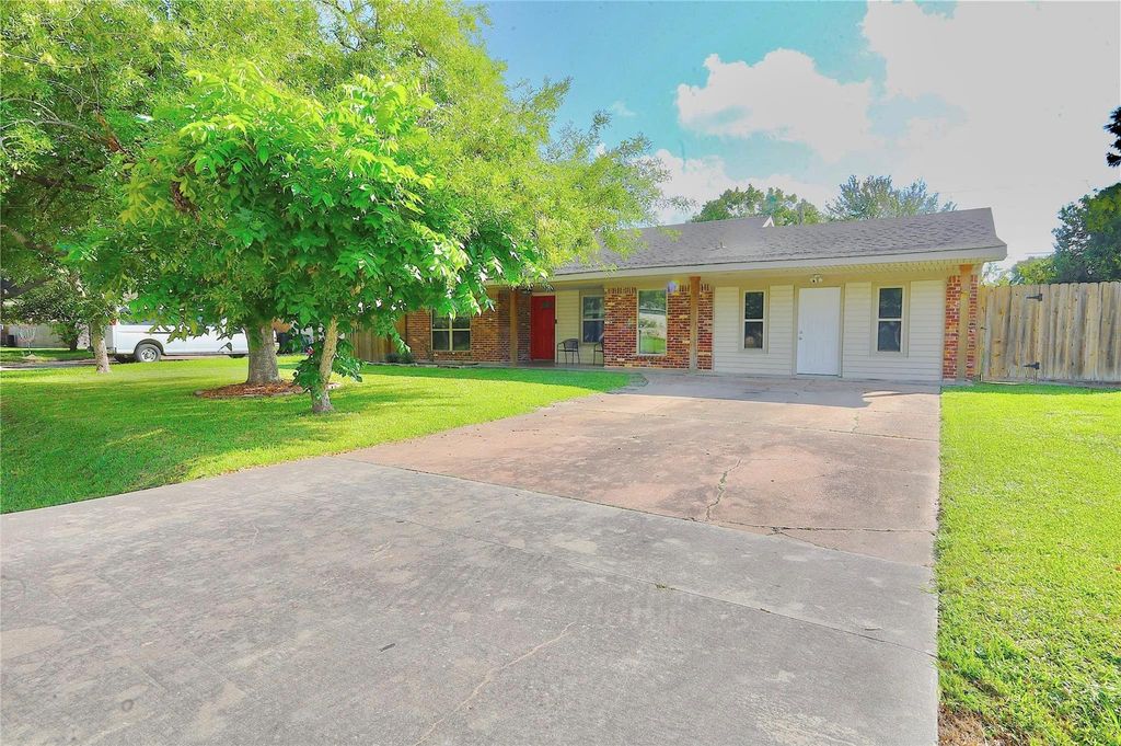 1005 Wilburn Street, League City, TX 77573