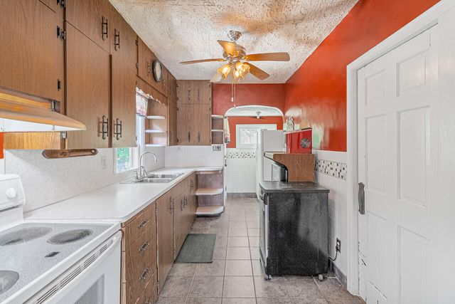 429 N 6TH Street, Council Bluffs, IA 51503