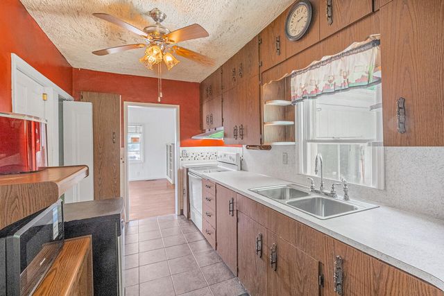 429 N 6TH Street, Council Bluffs, IA 51503