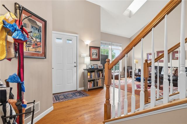 751 Marigold Ct, Collier Twp, PA 15017