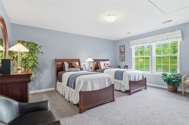 751 Marigold Ct, Collier Twp, PA 15017