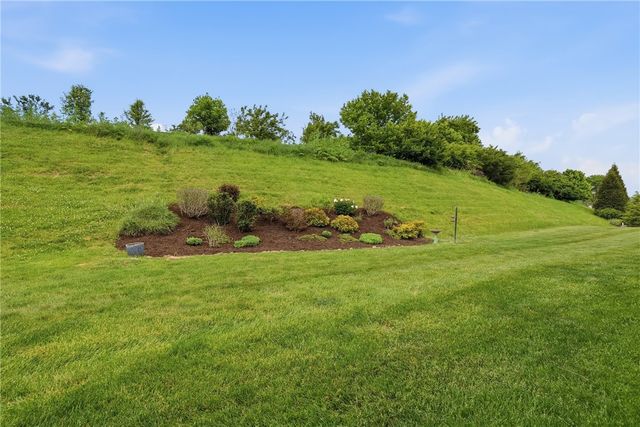 751 Marigold Ct, Collier Twp, PA 15017