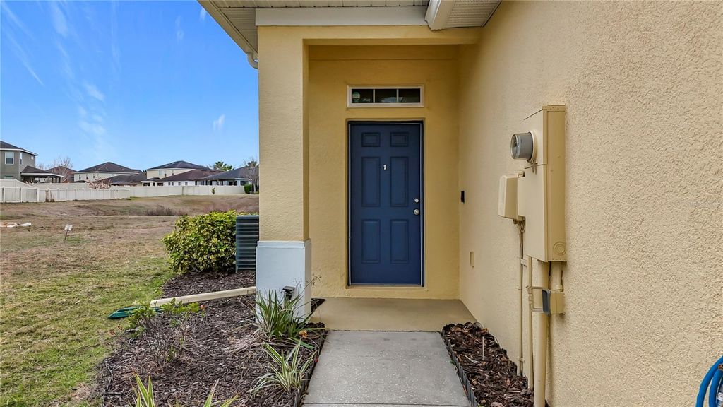 Image 11 of property listing at 10927 VERAWOOD DRIVE, Riverview, FL 33579