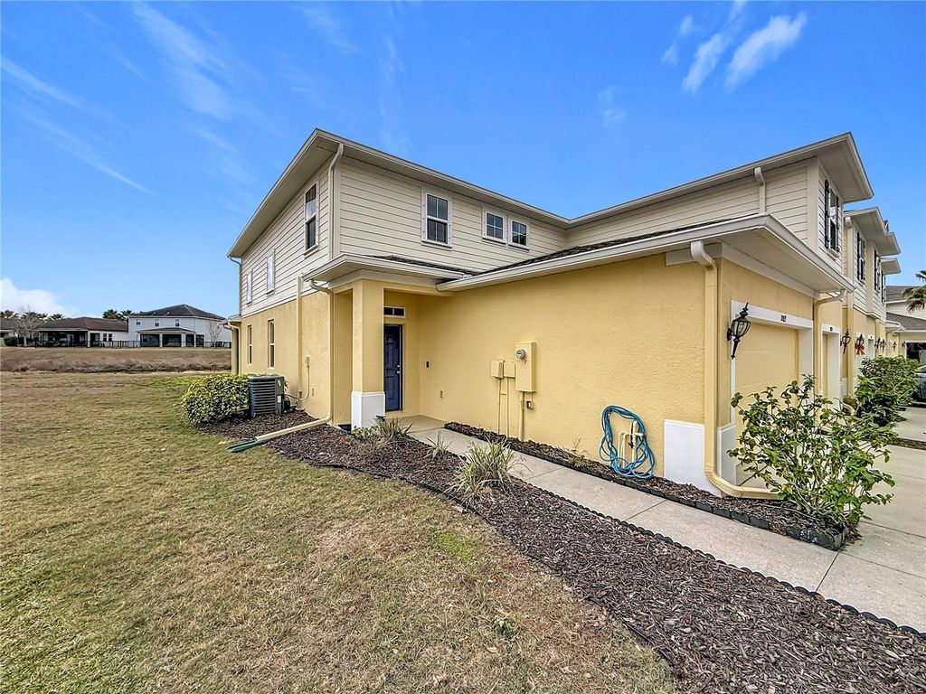 Image 12 of property listing at 10927 VERAWOOD DRIVE, Riverview, FL 33579