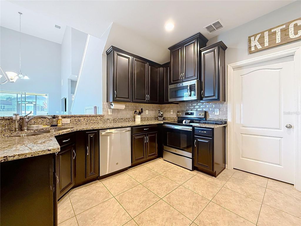 Image 17 of property listing at 10927 VERAWOOD DRIVE, Riverview, FL 33579