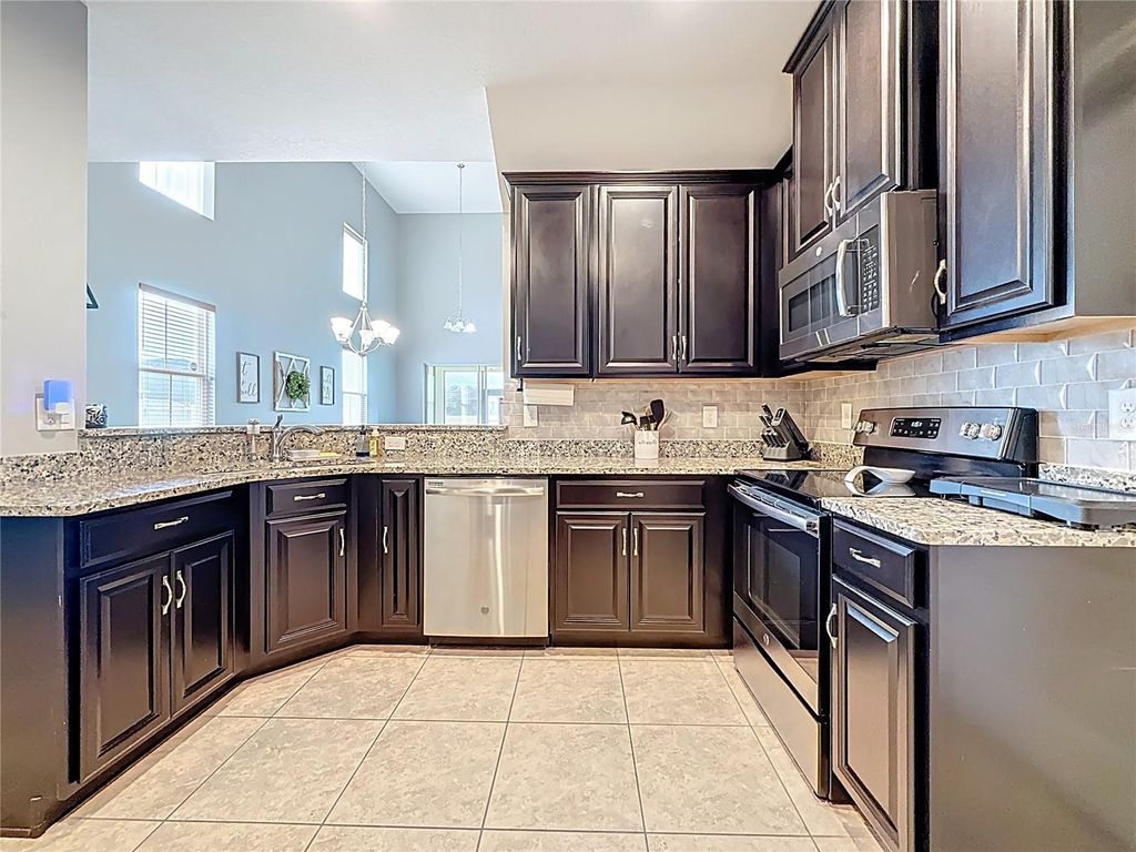 Image 18 of property listing at 10927 VERAWOOD DRIVE, Riverview, FL 33579