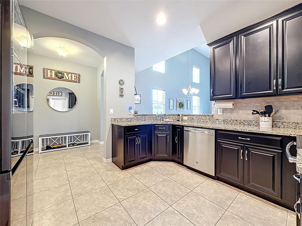 Image 19 of property listing at 10927 VERAWOOD DRIVE, Riverview, FL 33579